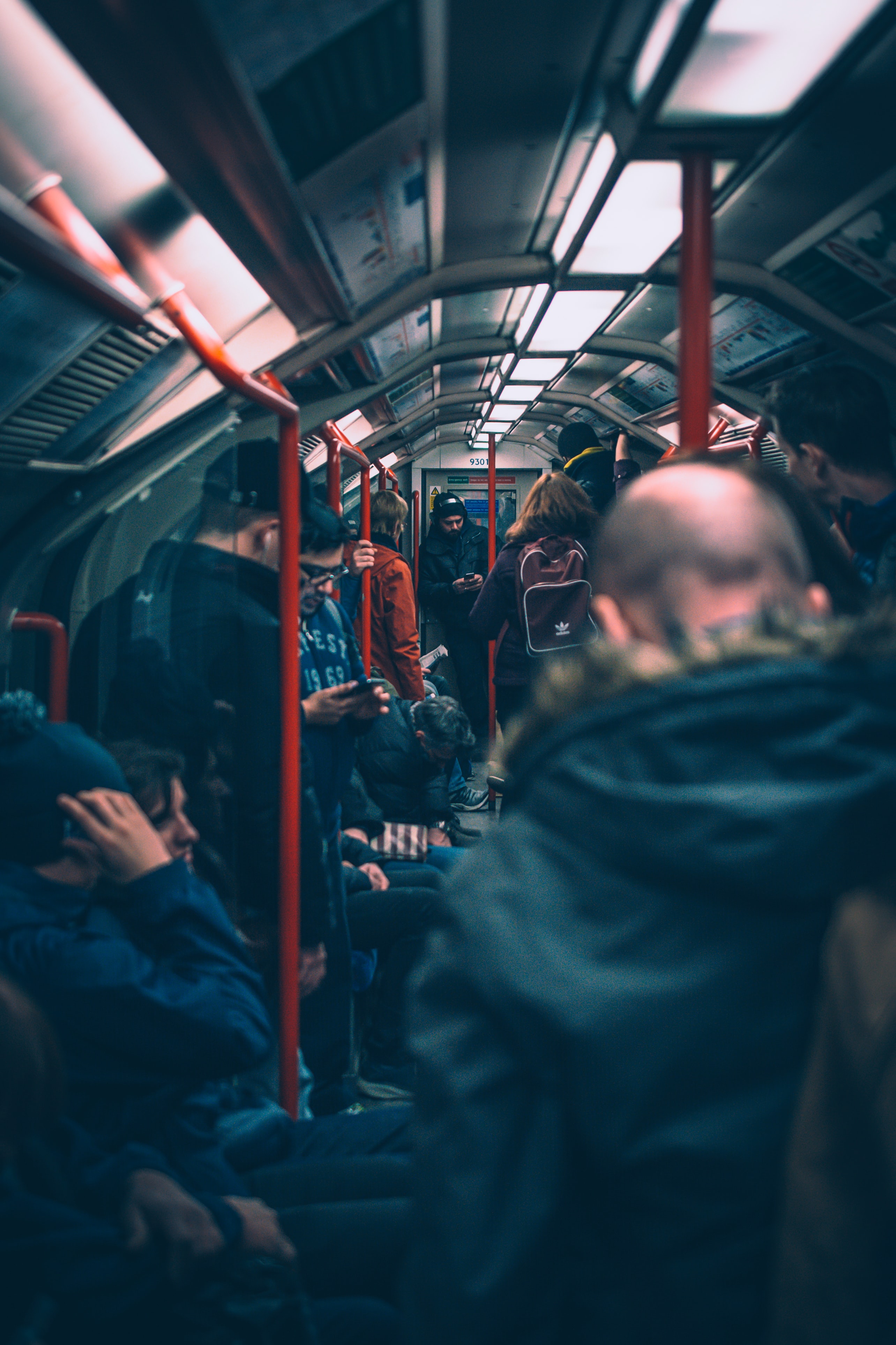 metro piena pali rossi.jpg